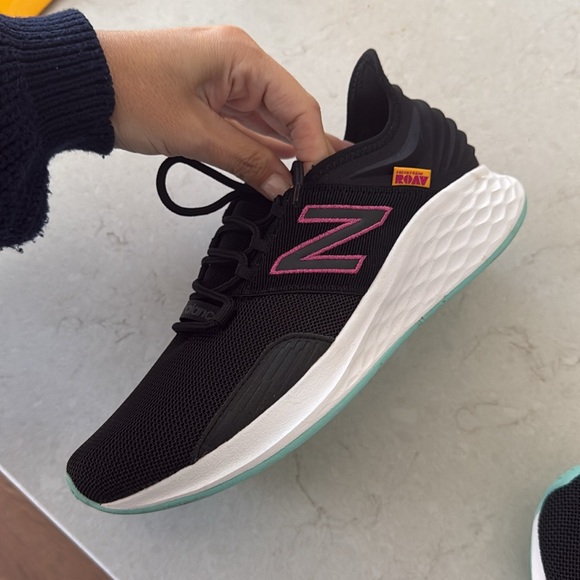 EUC New Balance Fresh Foam ROAV Running Shoe - Women's - Picture 3 of 5